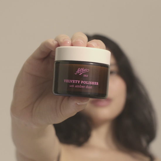 Velvety Polisher with Amber Dust